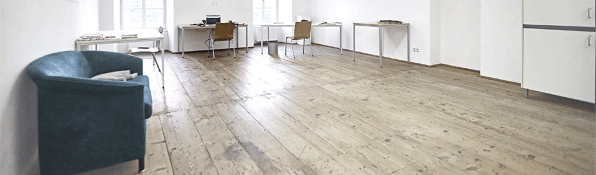 Atelier mit Schreibtischen